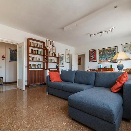 Roomy And Bright Apartment With Terrace Rom Eksteriør billede
