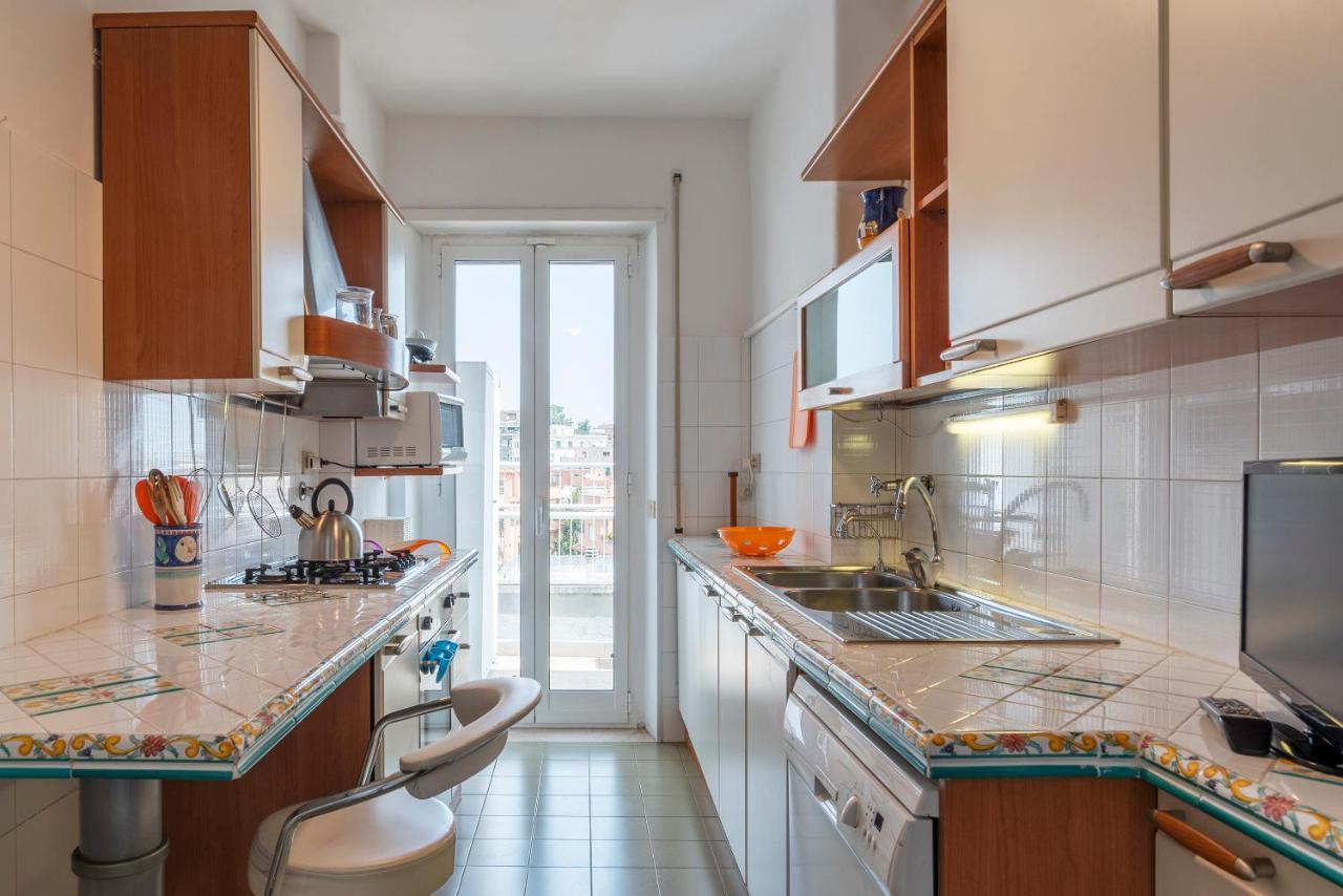 Roomy And Bright Apartment With Terrace Rom Eksteriør billede