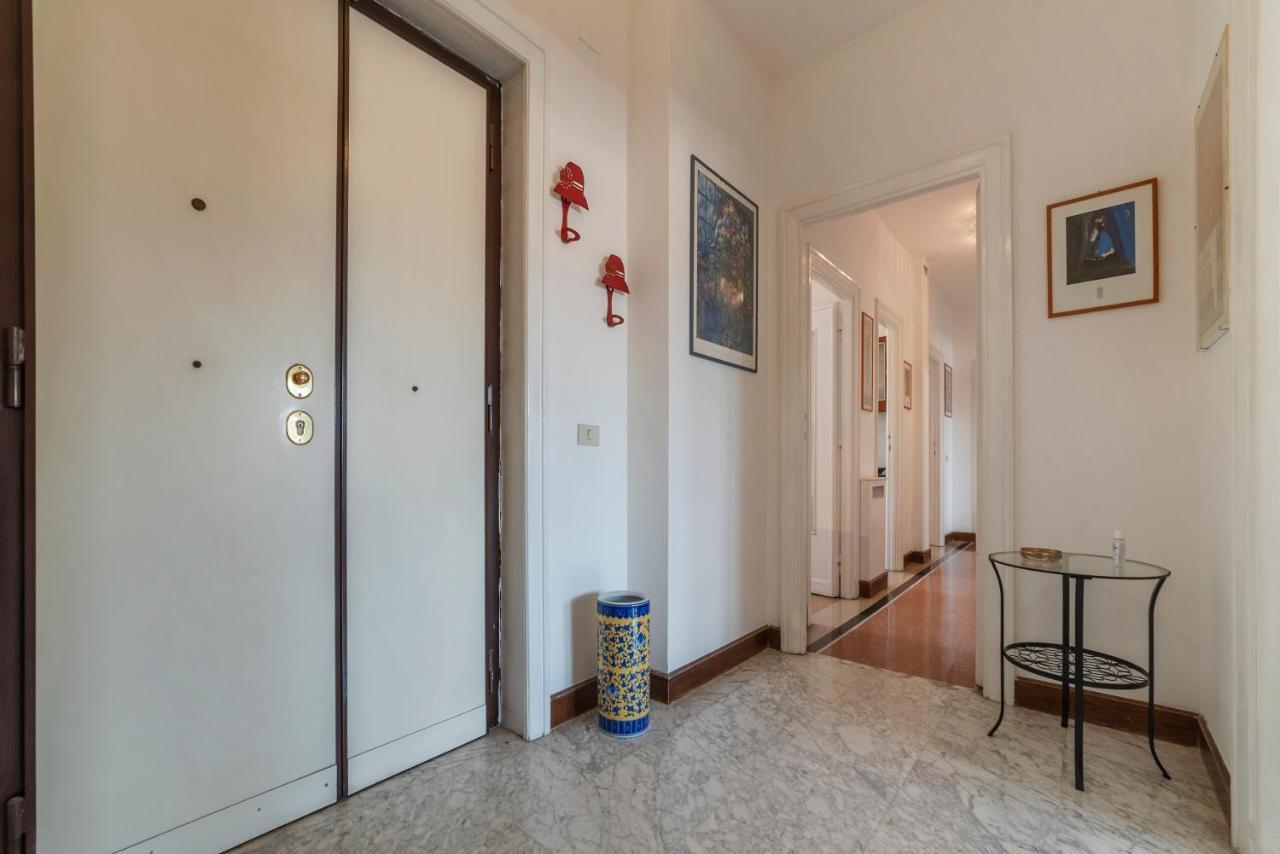 Roomy And Bright Apartment With Terrace Rom Eksteriør billede