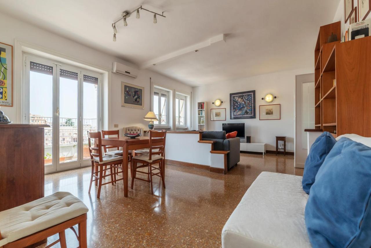 Roomy And Bright Apartment With Terrace Rom Eksteriør billede