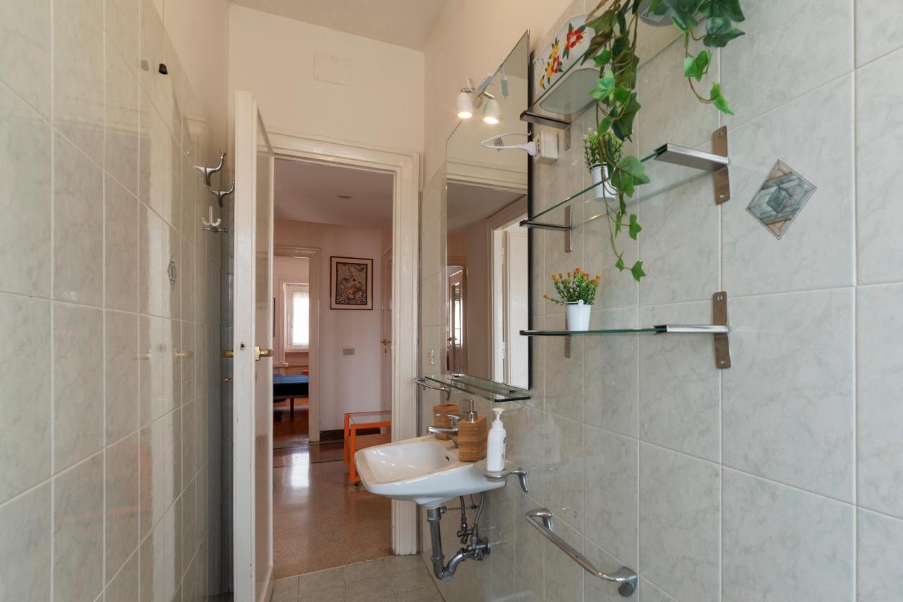 Roomy And Bright Apartment With Terrace Rom Eksteriør billede