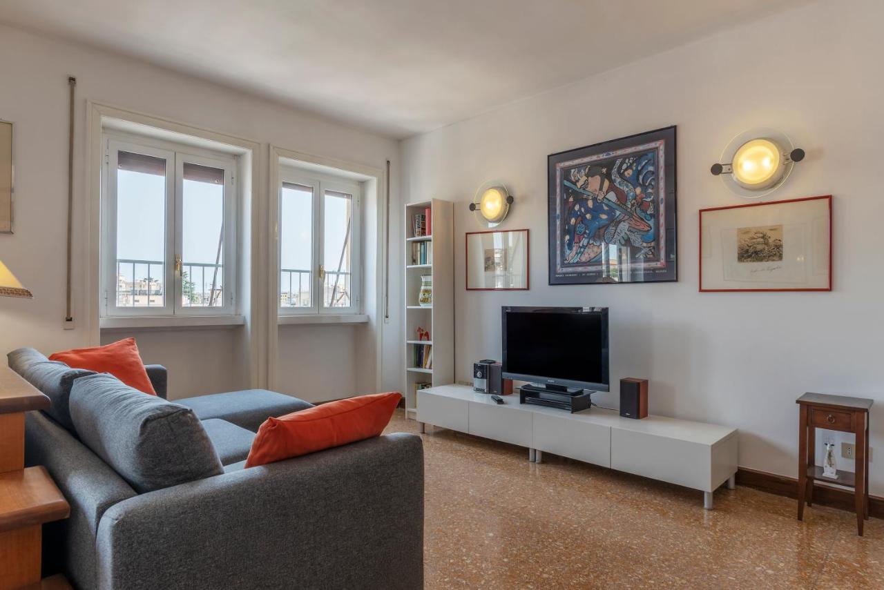 Roomy And Bright Apartment With Terrace Rom Eksteriør billede
