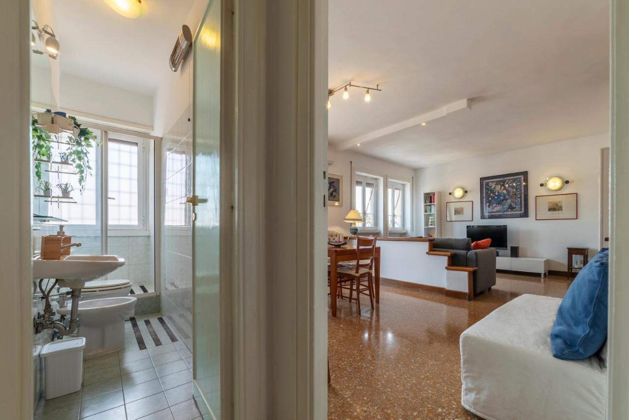 Roomy And Bright Apartment With Terrace Rom Eksteriør billede
