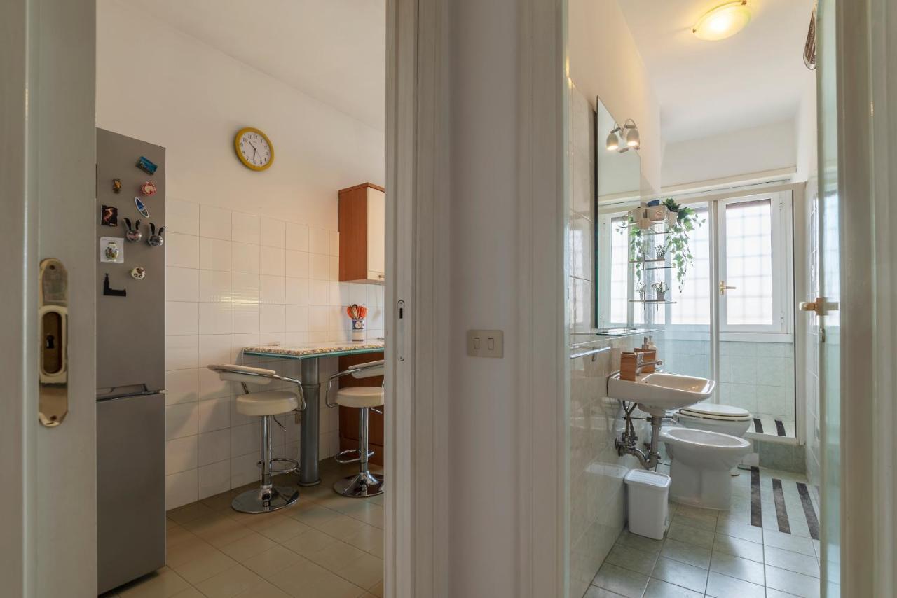 Roomy And Bright Apartment With Terrace Rom Eksteriør billede